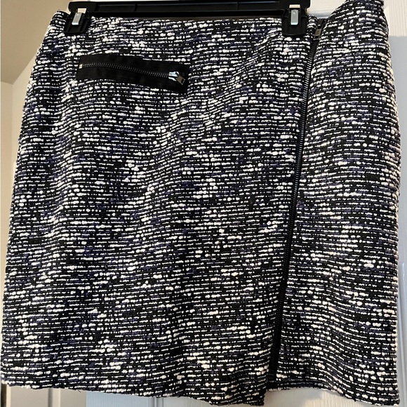 Short skirt - Picture 1 of 1